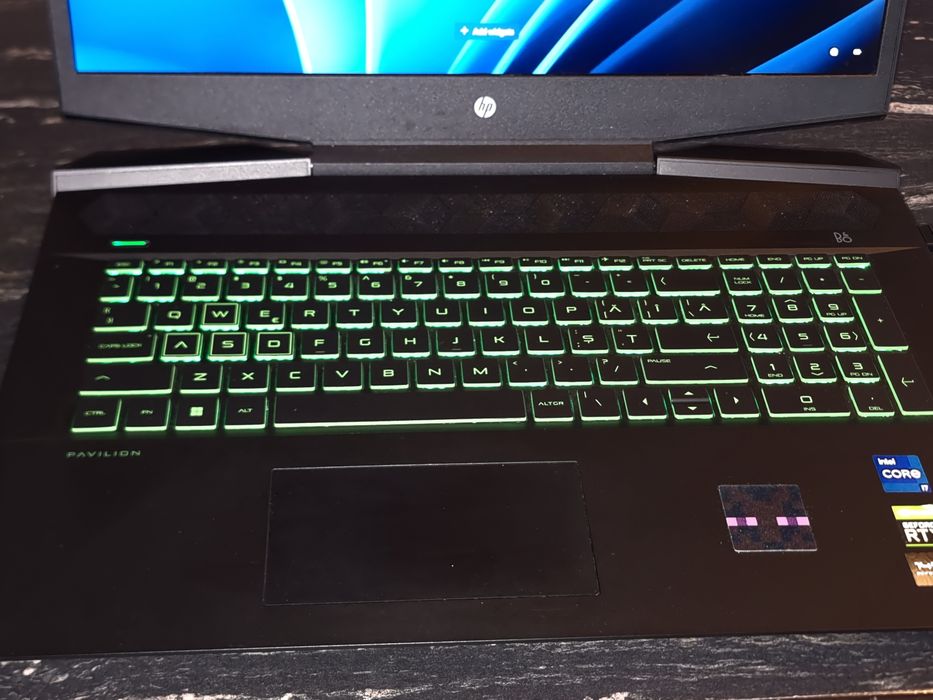 Vând laptop HP 17.3 inch