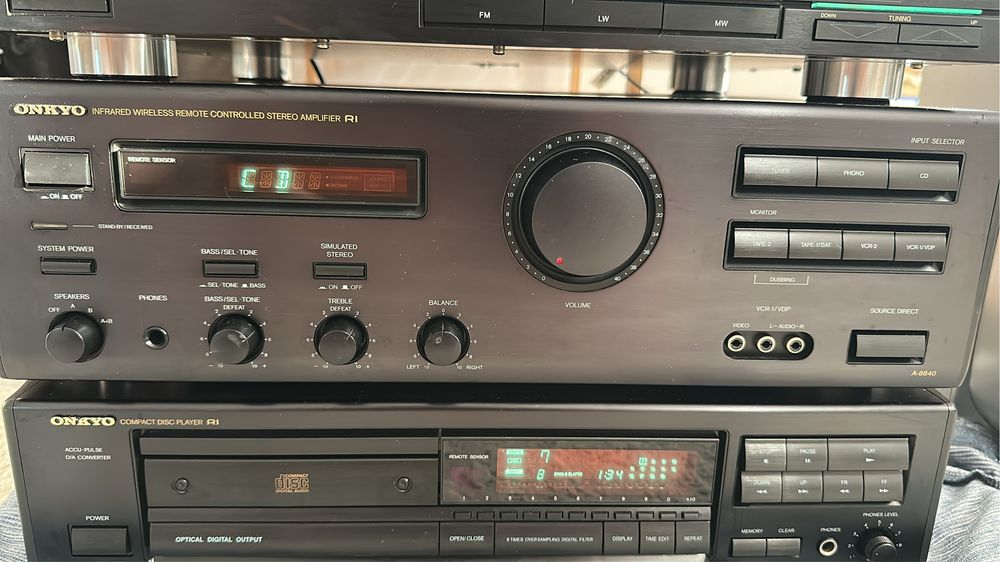 Linie completa Onkyo Amplificator top 8840 CD player DX-6820 si Tuner RDS T-4211