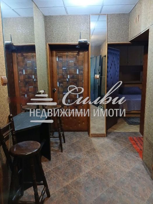 Дава се под наем Тристаен апартамент в Шумен, Център - 93 кв.м за 408 € - Снимка #5