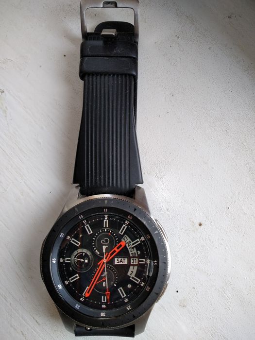 Продам часы почти новый