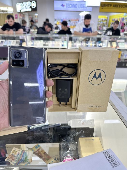 Moto edge 30 ultra 5G. 12/256