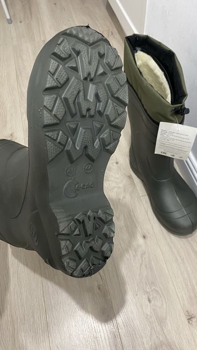 Продается сапоги новые,удобные!