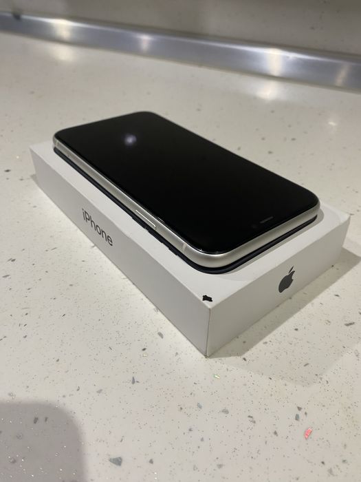 iPhone 11 White