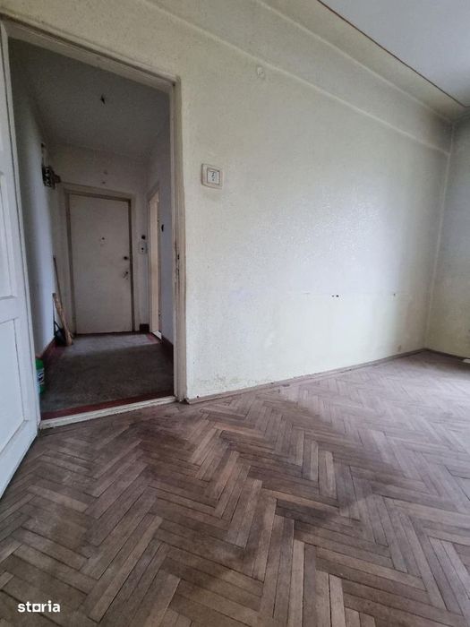 Apartament 2 camere, zona Centru, etaj 2 !
