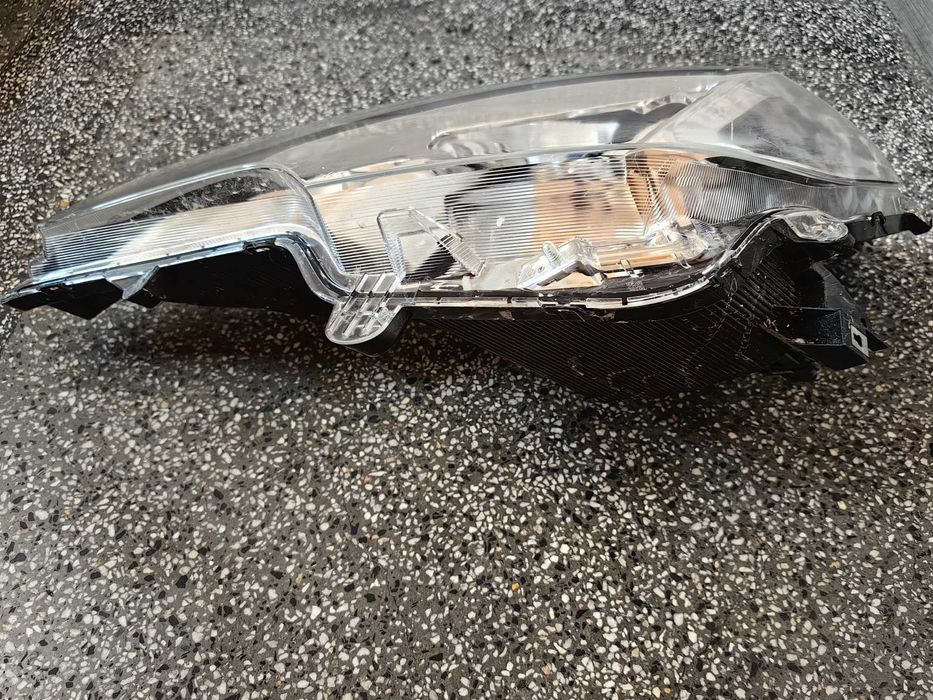 Фар за Mitsubishi Space Star