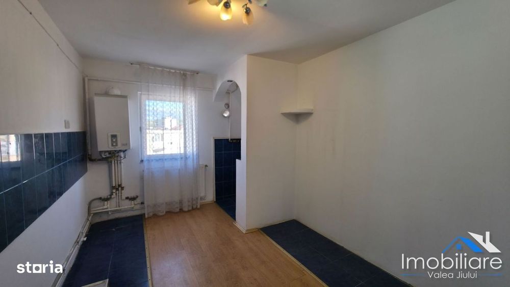 Apartament 3 camere de vânzare – Cocosvar, Vulcan