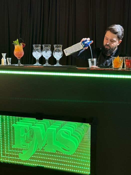 Cocktail bar/bar evenimente/bar mobil/barman/tort shoturi/barista