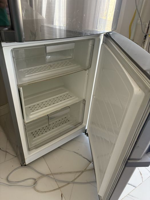Продается lg холодильник