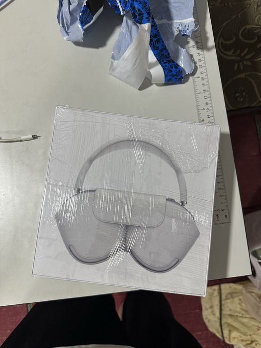 Air pods max.