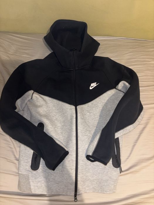 nike tech gri cu negru