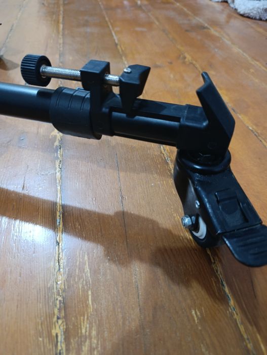 Shtativga g‘ildirakli oyoqlar sotiladi