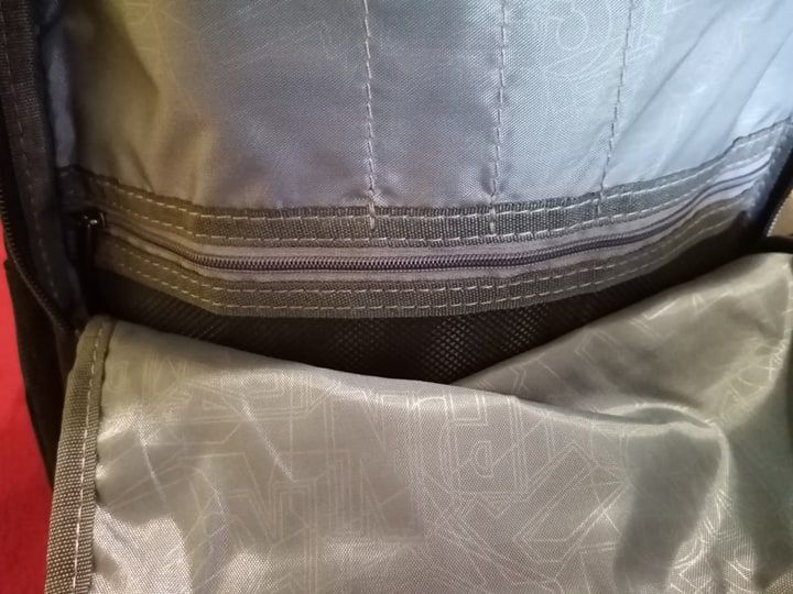 Модерна спортна раница с USB port и кабел