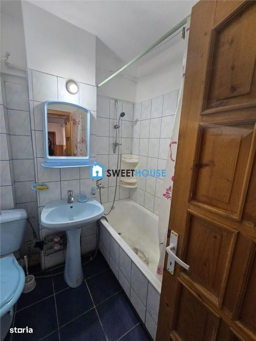 Apartament decomandat cu 3 camere, 2 bai si 3 balcoane  Str. Tabacari,