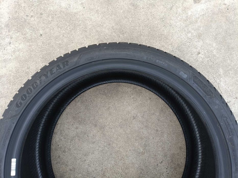 O anvelopa noua 245 40 20 goodyear vector 4 season dot 2524