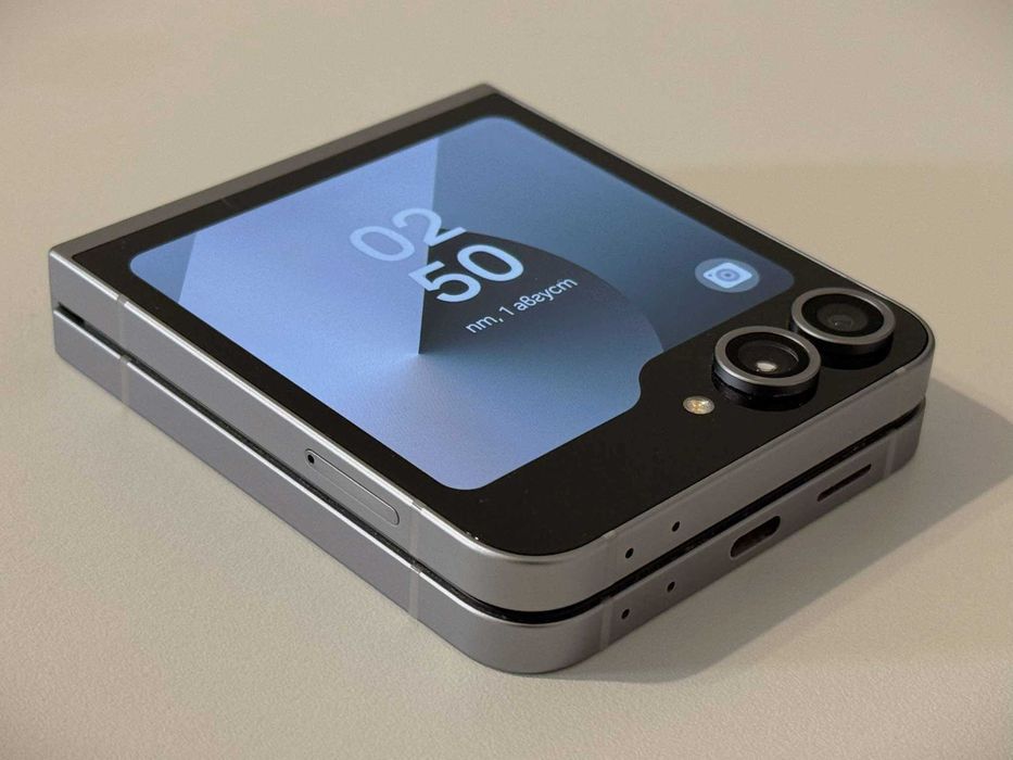 Бартер!Като НОВ! Samsung Galaxy Flip 6 Silver Shadow (Сив)