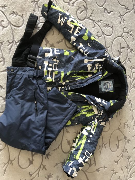 Продам зимний костюм (куртка+комбинезон)
