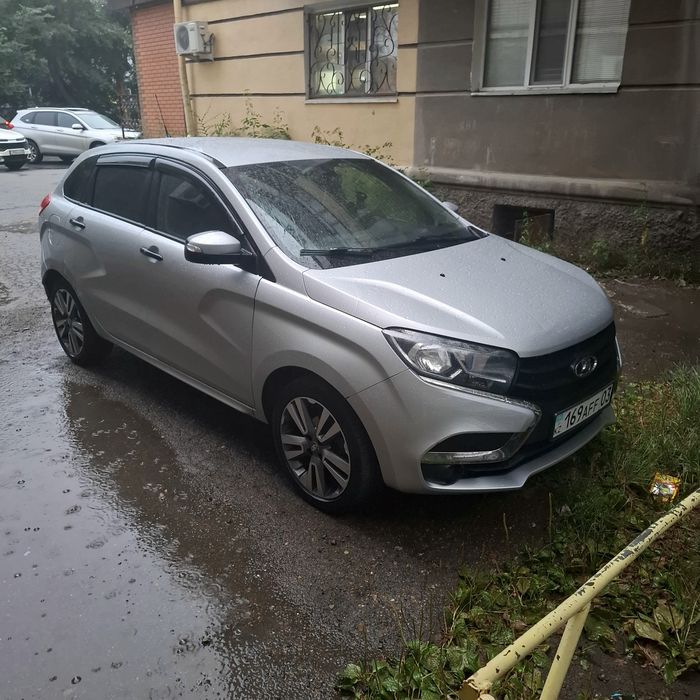 Продам машину LADA xray