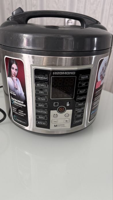 Мультиварка  работает