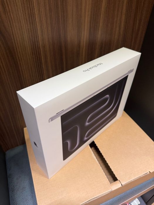 НОВ, НЕРАЗОПАКОВАН! Apple MacBook Pro/M5 chip/14"/16GB RAM/512GB SSD