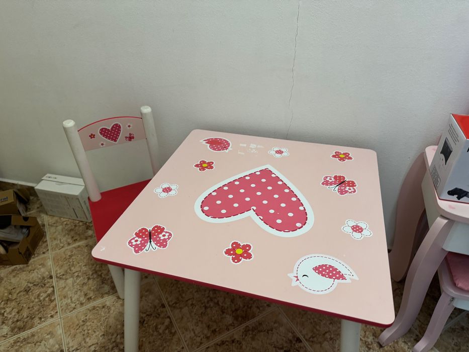 Дървена масичка със столче