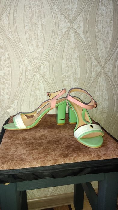 Продам туфли летние