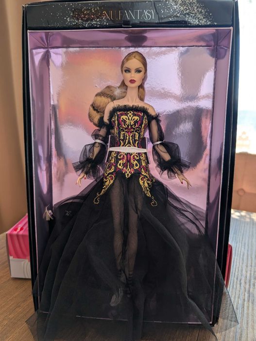 Papusa Integrity Toys Vanessa Perrin Smoke & Shadow