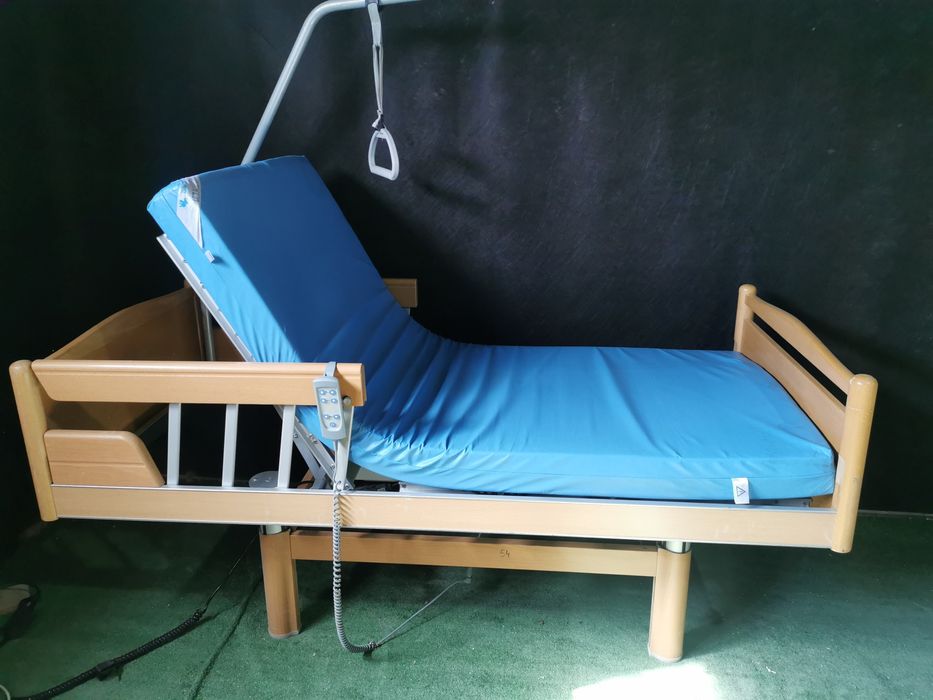 Електрическо болнично легло