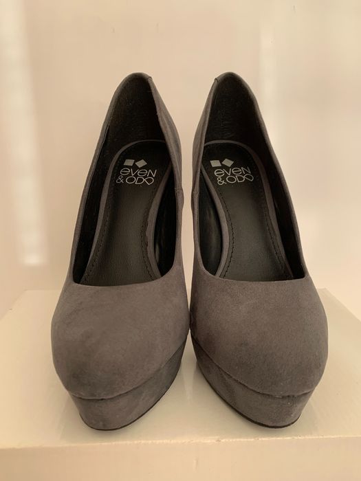 Елегантни тъмносиви велурени обувки на висок ток, размер 38