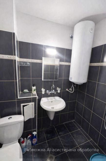 Тристаен апартамент в района на Цветен квартал!