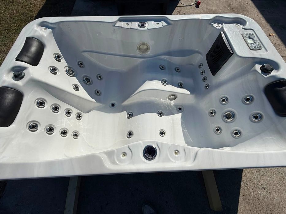 Jacuzzi spa piscină 3 persoane