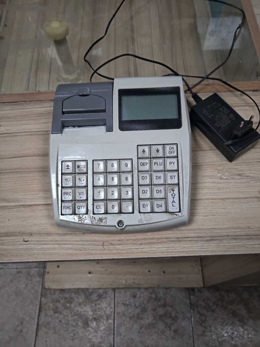 Разпродажба на хладилни витрини ,фризери,стелажи,ел.везни,касов апарат