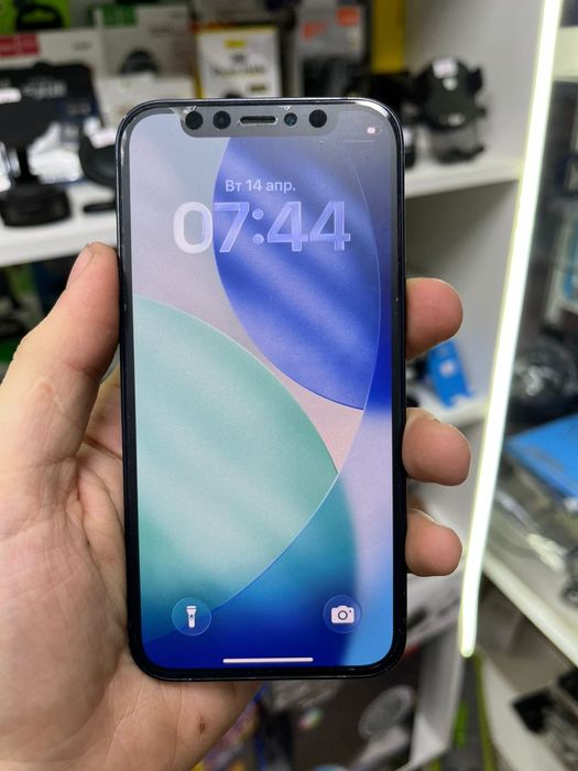 Продам Iphone 12