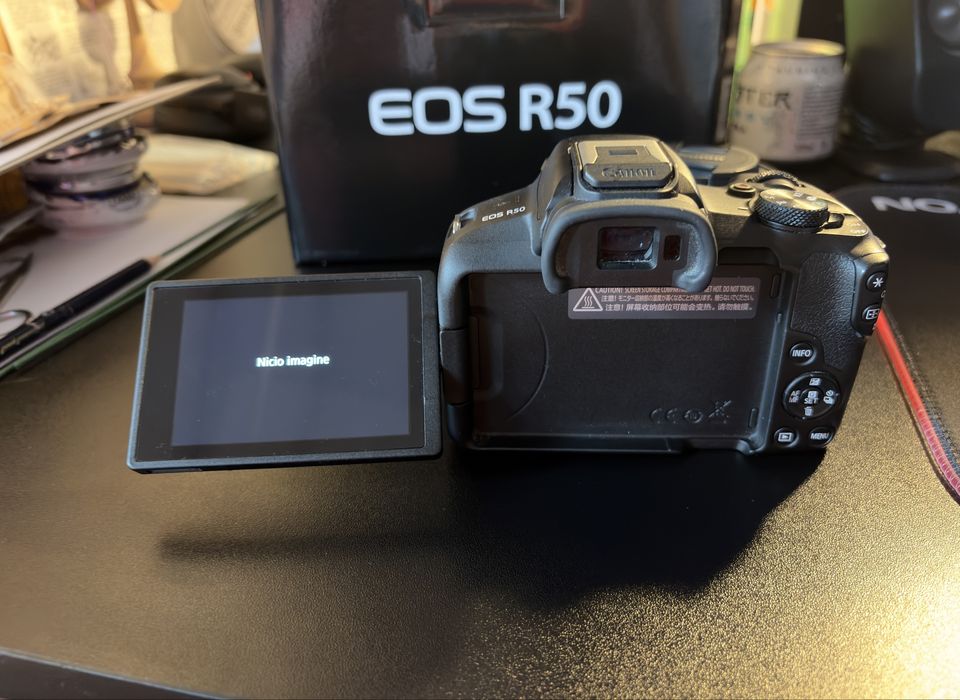 *Canon EOS R50 + obiectiv 50mm f/1.8 STM*