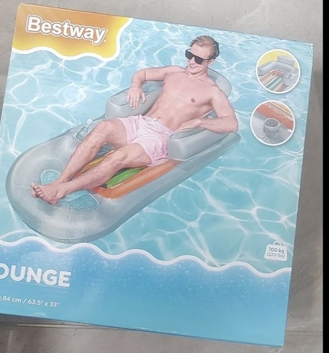 Матрас надувной для плавания.