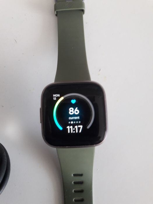 Ръчен часовник и зарядно