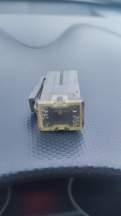 Предохранитель 75A на Nissan primera p10