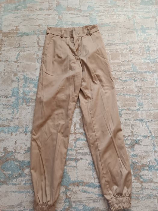 джогеры бежевые.