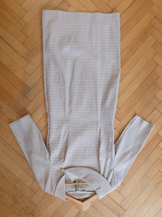 Нова елегантна рокля 38 размер златисто