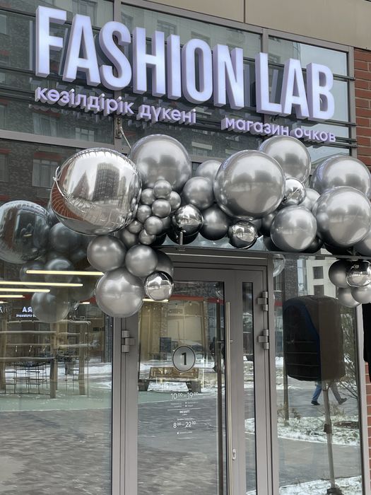 Арка из шаров для входной группы