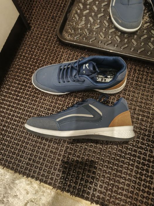 Новые Кросовки демисезонные. 40 размер