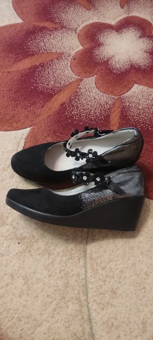Продам туфли для девочки