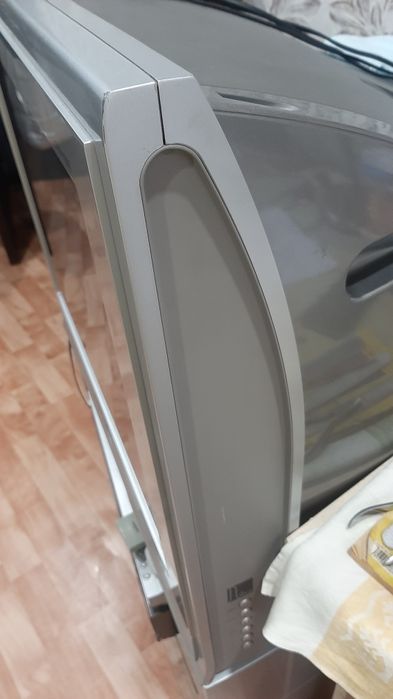 Телевизор Sanyo Sansung Plano с тумбой