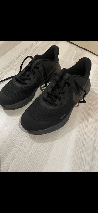Nike revolution 5
