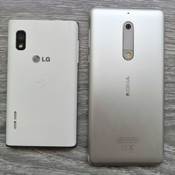 2 telefoane mobile la un singur preț