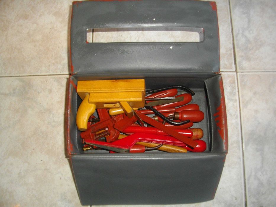 За Моделизъм-Комплект Мини Ръчни Инструменти-Немски-18 броя-В Чанта