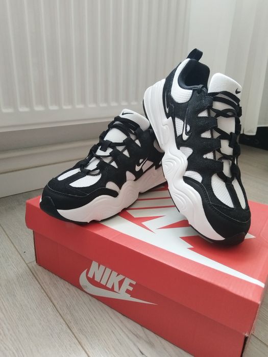 Adidasi Nike Tech
