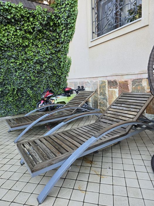 Продаю б/у лежаки