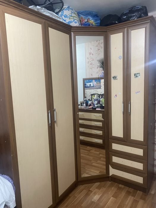 Большой шкаф  с зерколом