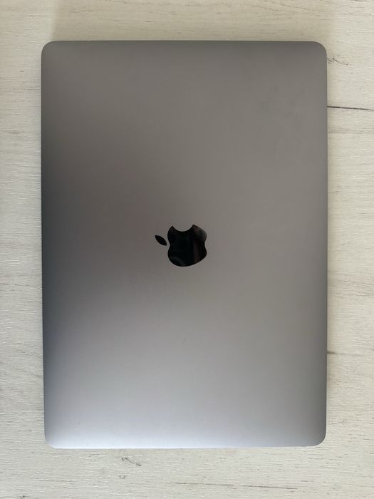 Продам ноутбук MacBook Pro в идеальном состоянии