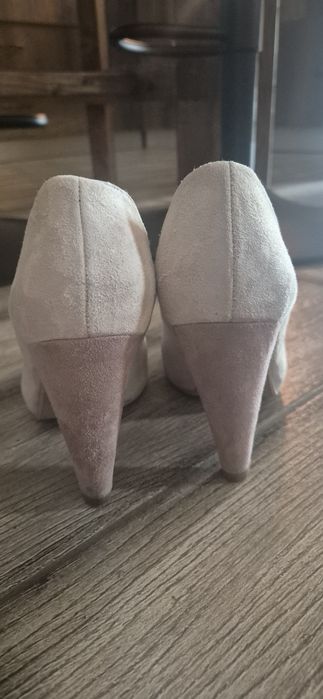 Pantofi din piele întoarsă